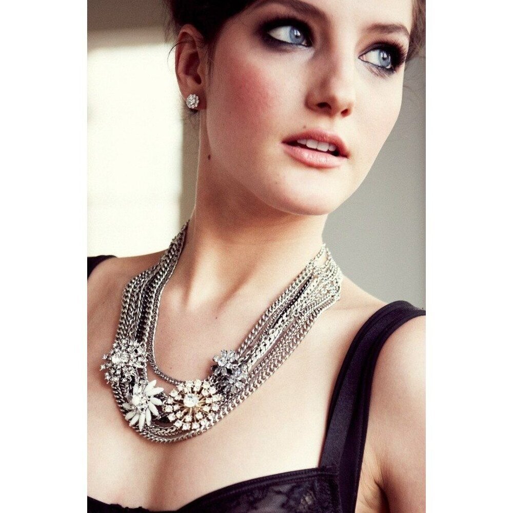 Stella & Dot Metropolitan Crystal Statement Necklace - Picture 4 of 9